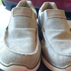 Men's size 10 Day Five memory foam gray casual shoes